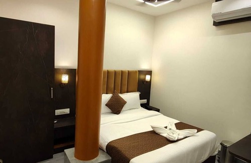 Wellington Pier Hotel | Hotel Regal Gate