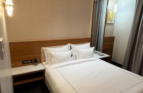 Akola Hotel | Hotel Roi Retreat