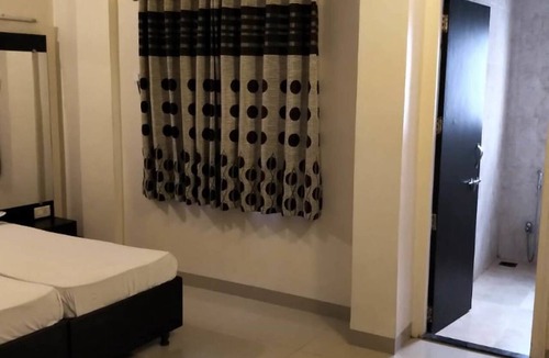 Central Pune Hotel | Hotel Rose Lodge