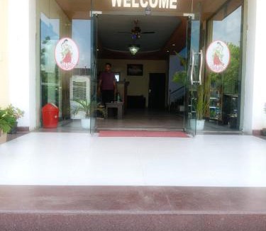 DLF Phase 3 Hotel | Hotel Royal Fort