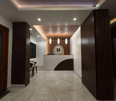 Thousand Lights Hotel | Hotel Royal Luxe - US consulate, Apollo hospital, Sankara natralya