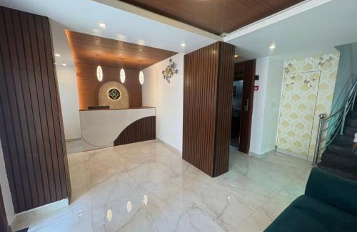Thousand Lights Hotel | Hotel Royal Luxe - US consulate, Apollo hospital, Sankara natralya