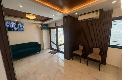 Thousand Lights Hotel | Hotel Royal Luxe - US consulate, Apollo hospital, Sankara natralya