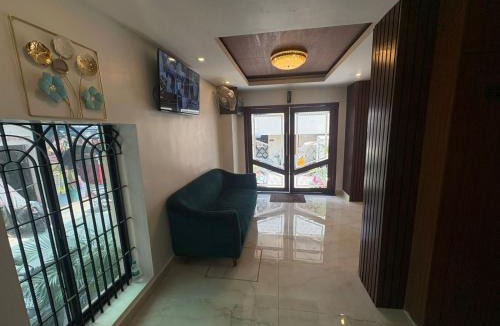 Thousand Lights Hotel | Hotel Royal Luxe - US consulate, Apollo hospital, Sankara natralya