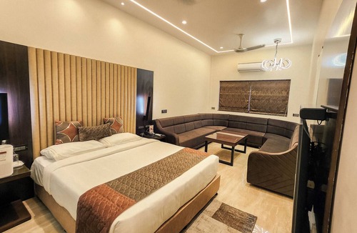 Jalgaon Hotel | Hotel Royal Palace