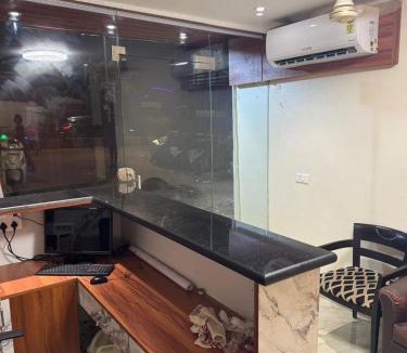 Dharavi Hotel | Hotel Royal Suites
