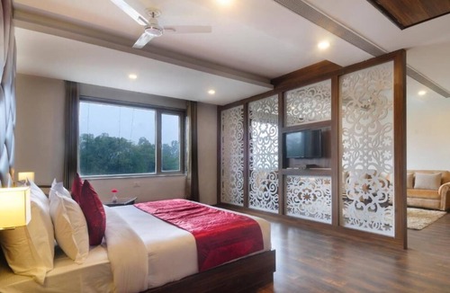 Jwalapur Hotel | Hotel Royal Vrindaban