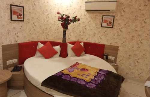 Chandkheda Hotel | Hotel rr palace
