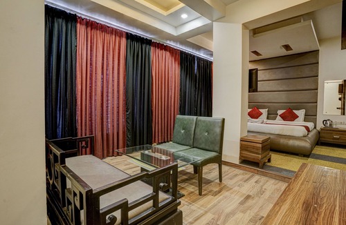 Nilje Gaon Hotel | Hotel RR Suites - Near LODHA Xperia Mall