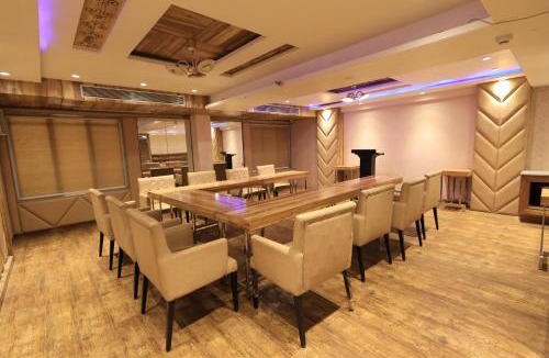 Akola Hotel | Hotel RS Exclusive Stay & Fine Dine - Near to Akola Junction