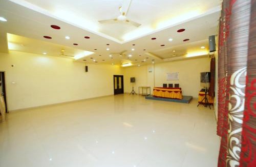 Bid Hotel | Hotel Sai Palace Executive Lodging