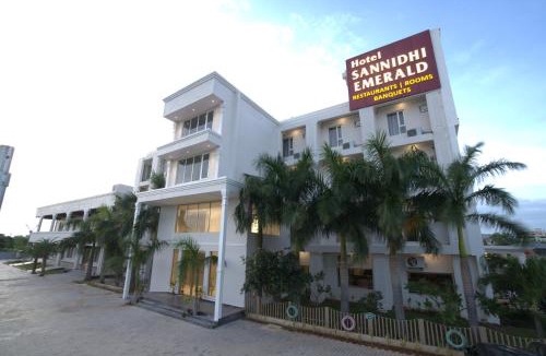 Bhongir Hotel | Hotel Sannidhi Emerald