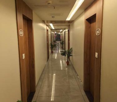 Surat Hotel | Hotel Sarvottam
