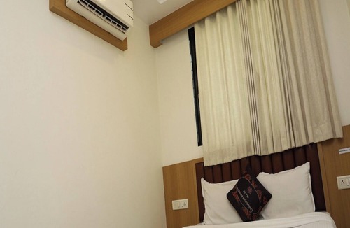 Belapur Hotel | Hotel Satyam Residency