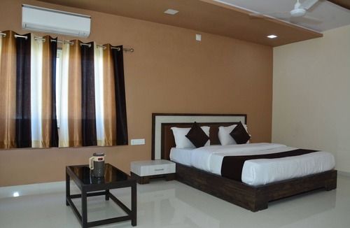 Abu Road Hotel | Hotel Savera Palace