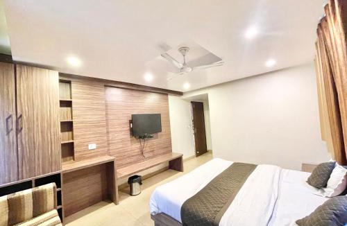 The Mall Road Hotel | HOTEL SAVOY RESIDENCY INN ! MUSSOORIE होटल सवॉय रेजीडेंसी इन, হোটেল সাভয় রেসিডেন্সি ইন , near mall road hotel-with-mountain-view Spacious-Room-with-wi-fi-and-Card Payment Accepted-Parking-availability, best hotel in Mussoorie