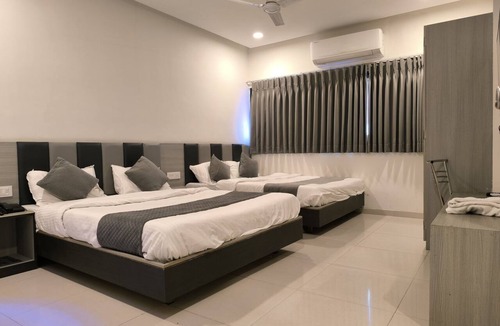 Bodakdev Hotel | HOTEL SELFIE INN