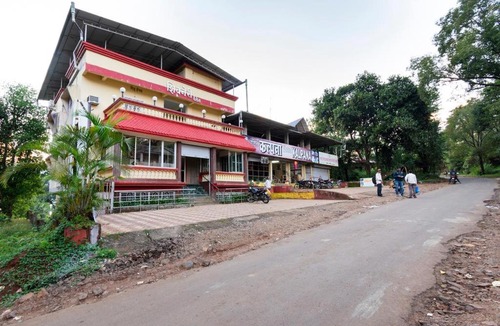 Tapola Hotel | Hotel Shivneri Tapola