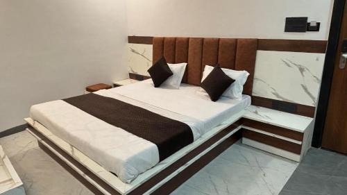Mandla Hotel | HOTEl SHREE ASHTVINAYAK GRAND