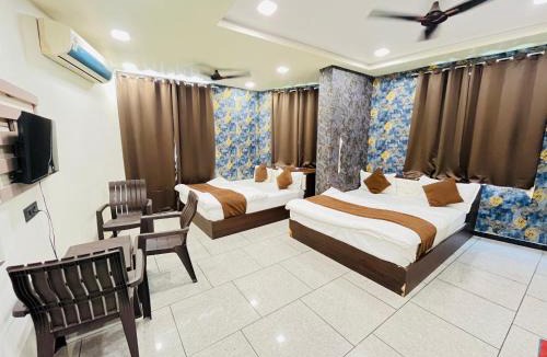 Nathdwara Hotel | Hotel Shree Vijay I 966o9o1oo6 just 80mtr from Shreenathji temple 1min away By SK