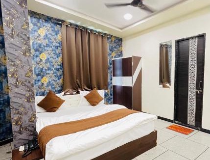 Nathdwara Hotel | Hotel Shree Vijay I 966o9o1oo6 just 80mtr from Shreenathji temple 1min away By SK