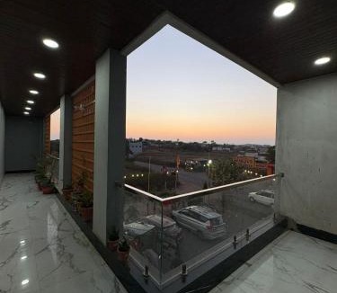 Khandwa Hotel | Hotel Shri Omkar Palace & Family Restaurant