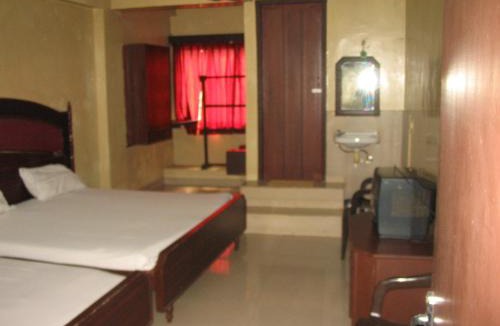 Perambur Purasavakam Hotel | Hotel Sorrento Guest house Anna Nagar East Metro Shenoy Nagar metro budget monthly daily rooms