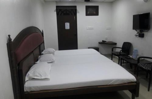 Perambur Purasavakam Hotel | Hotel Sorrento Guest house Anna Nagar East Metro Shenoy Nagar metro budget monthly daily rooms