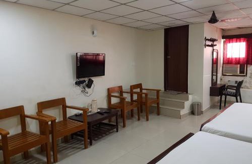 Perambur Purasavakam Hotel | Hotel Sorrento Guest house Anna Nagar East Metro Shenoy Nagar metro budget monthly daily rooms