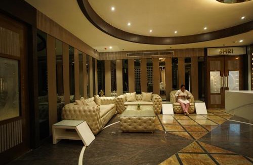Mahmoorganj Hotel | Hotel Square S