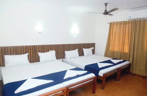 Shenoys Hotel | Hotel Srinivas