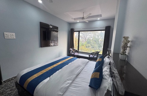 Mayapur Hotel | Hotel Suraj By T And M Hotels