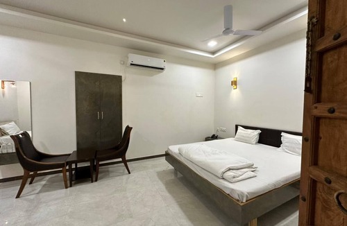 Mundra Hotel | Hotel Surbhi