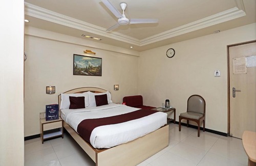 Sadashiv Peth Hotel | Hotel Suyash Deluxe