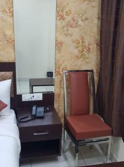 Jodhpur Hotel | Hotel Teeja's - Haldi Restaurant Aiims road Jodhpur