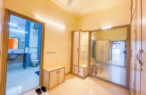 Sadar Hotel | Hotel Thakur Galaxy, Sadar Market