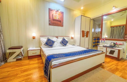 Sadar Hotel | Hotel Thakur Galaxy, Sadar Market