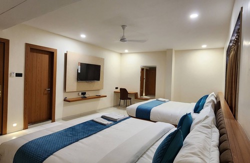 Sanwer Hotel | Hotel The Avirajan