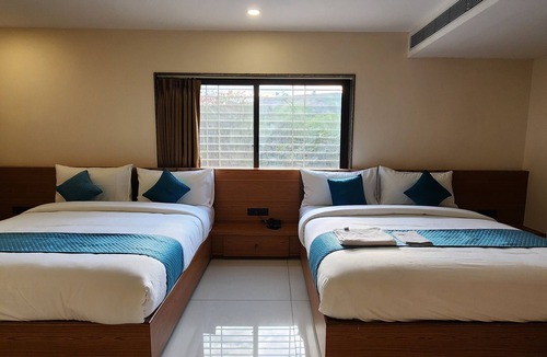 Sanwer Hotel | Hotel The Avirajan