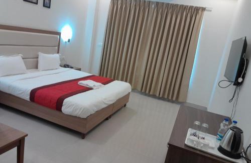 DLF Phase 5 Hotel | Hotel The Luxem
