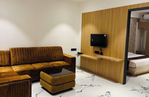 Adyar Hotel | HOTEL THE MANSION-Deralakatte mangalore
