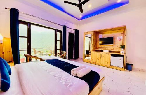 Mussoorie Hotel | Hotel The SSB - Property of the Year ! Luxury Balcony Rooms ! Mountain View ! Rooftop Cafe ! Big Parking !