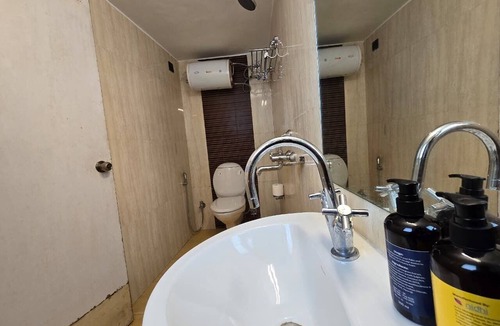 Bhowanipore Hotel | Hotel Trimoorti