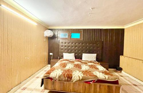 The Mall Road Hotel | HOTEL USHA PALACE ! MUSSOORIE होटल उषा पैलेस ஹோட்டல் உஷா பேலஸ் હોટેલ ઉષા પેલેસ ਹੋਟਲ ਊਸ਼ਾ ਪੈਲੇਸ near mall road hotel-with-mountain-view Spacious-Room-with-wi-fi-and-Parking-availability, best hotel in Mussoorie