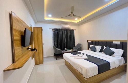 Kondapur Hotel | Hotel Vamshi Elite