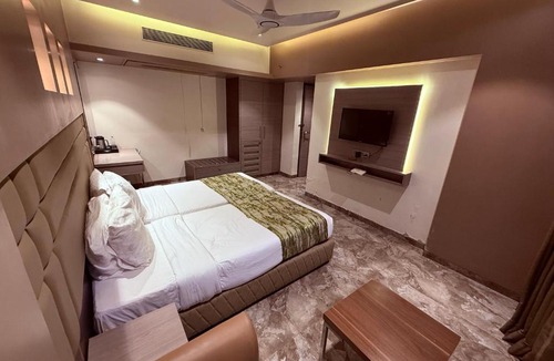 Kopar Khairane Hotel | HOTEL VARISHTTA Kopar Khairane