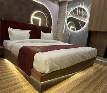 Surat Hotel | hotel we rooms