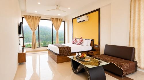 Ratanpur Hotel | Hotel White Lotus at Ratanpur border