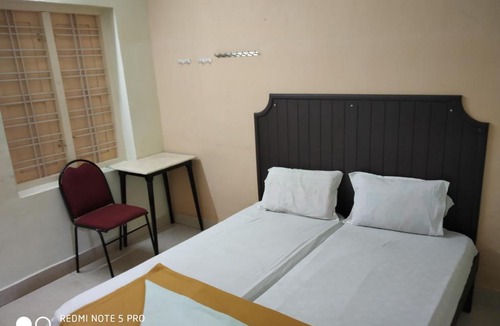 Chottanikkara Hotel | Hotel Woodlands