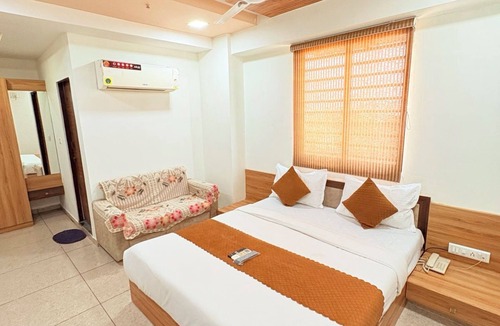 Ahmedabad Hotel | Hotel Yuvraj